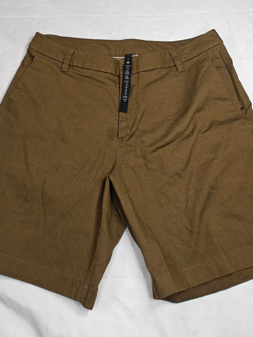 lululemon athletica Men's Brown Flat-Front Shorts
